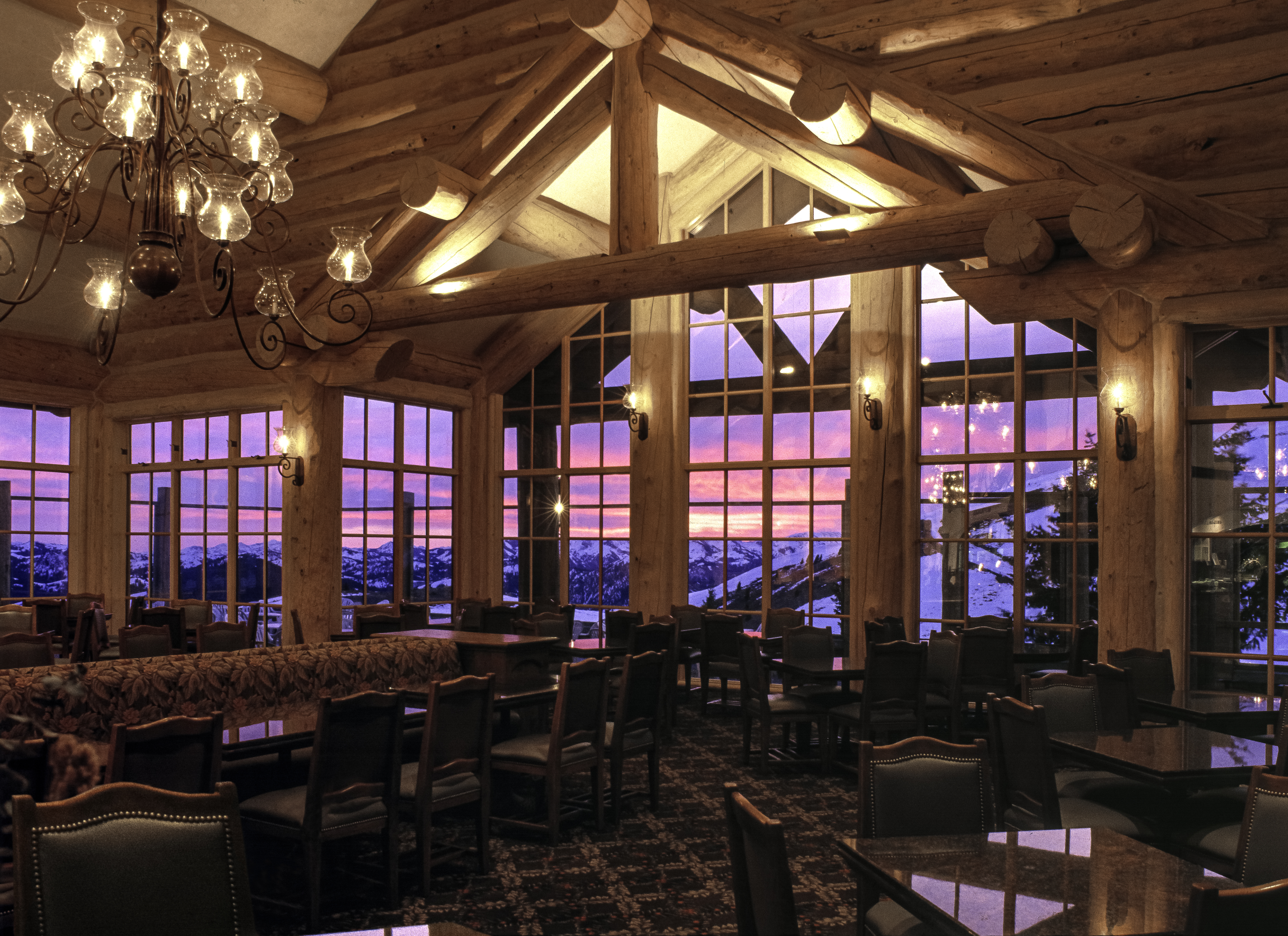 svr_seattleridgelodge_dining_skiingriding_sunset_winter_2018_syms_kevin.jpg